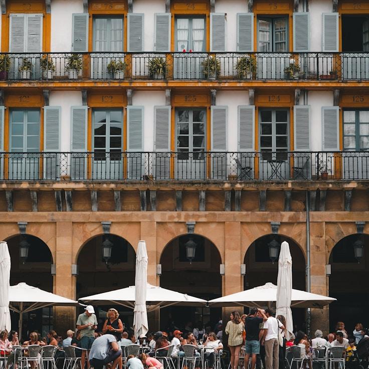 Outdoor terrace seating suitable for families in Springfield